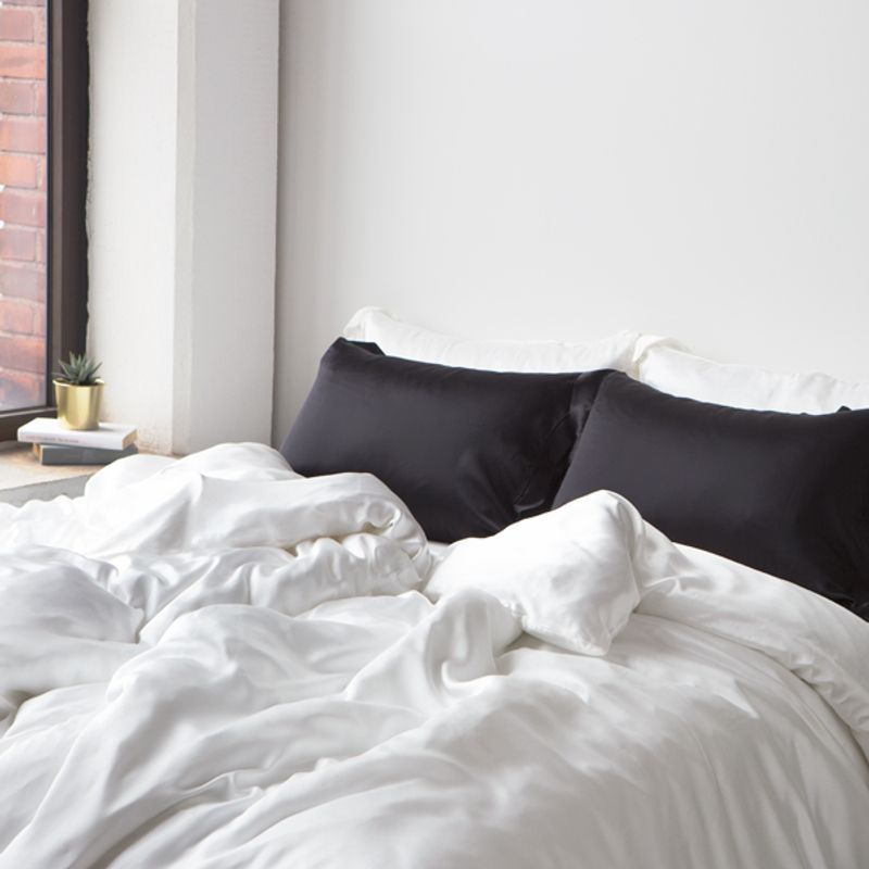 Dynetrekk i silke - hvit