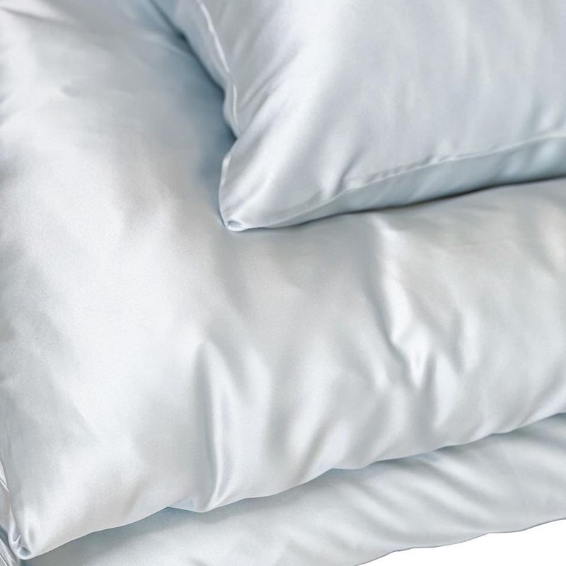 Sengesett i silke - isblå