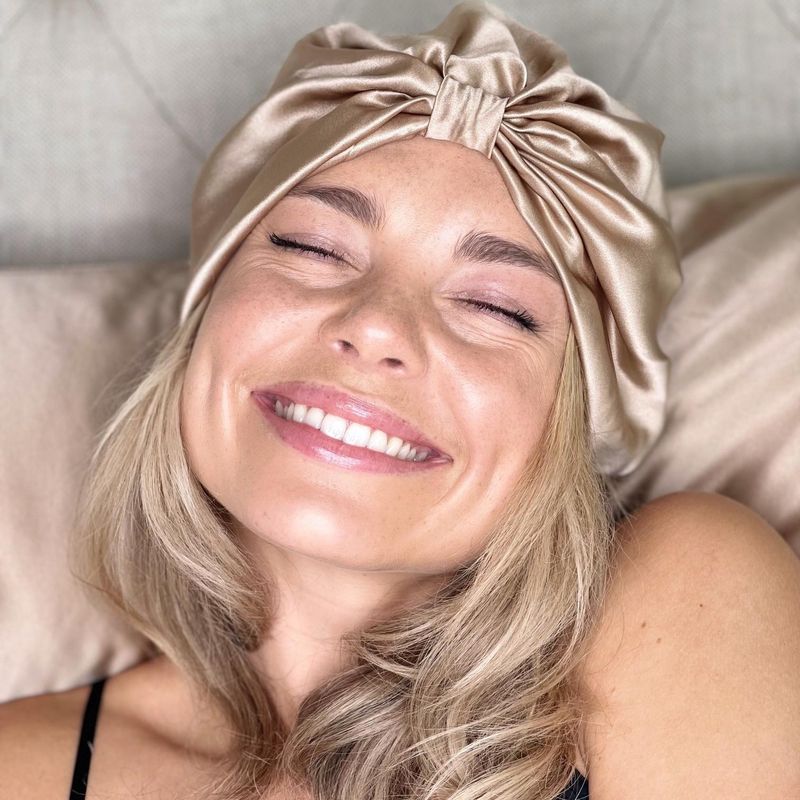 Sove turban i silke-champagne